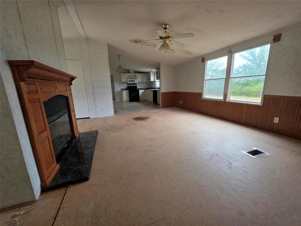 Photo 15 — 619 S Madison Street, Maud, OK 74854