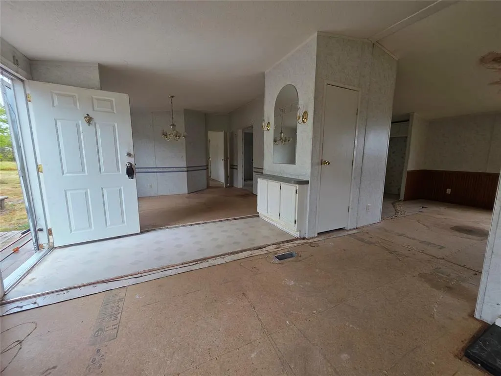 Photo 16 — 619 S Madison Street, Maud, OK 74854