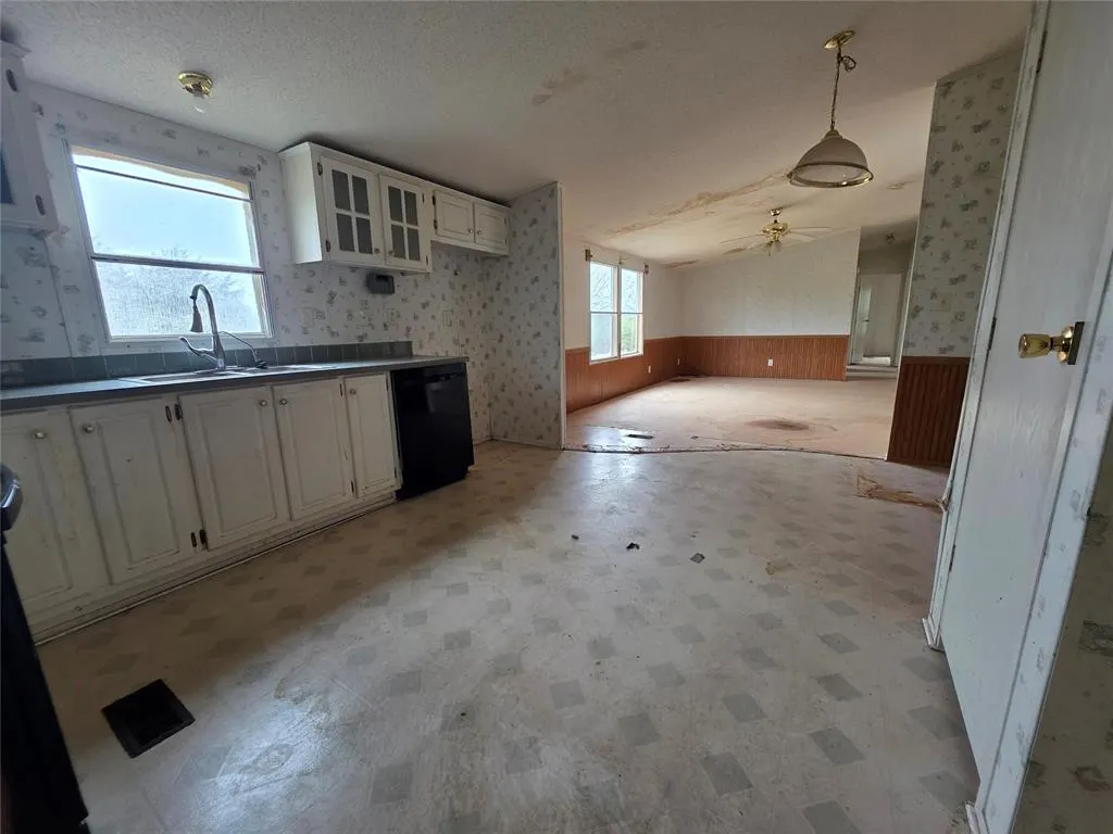Photo 19 — 619 S Madison Street, Maud, OK 74854