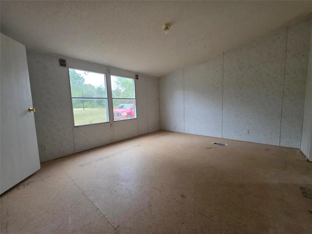 Photo 21 — 619 S Madison Street, Maud, OK 74854
