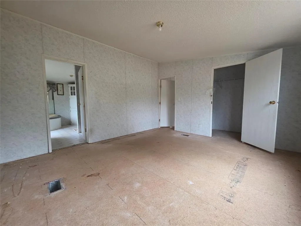 Photo 22 — 619 S Madison Street, Maud, OK 74854
