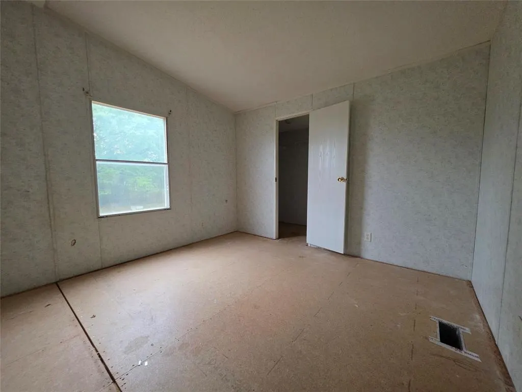 Photo 24 — 619 S Madison Street, Maud, OK 74854