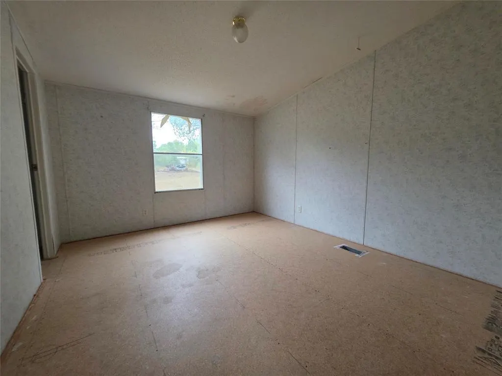 Photo 25 — 619 S Madison Street, Maud, OK 74854