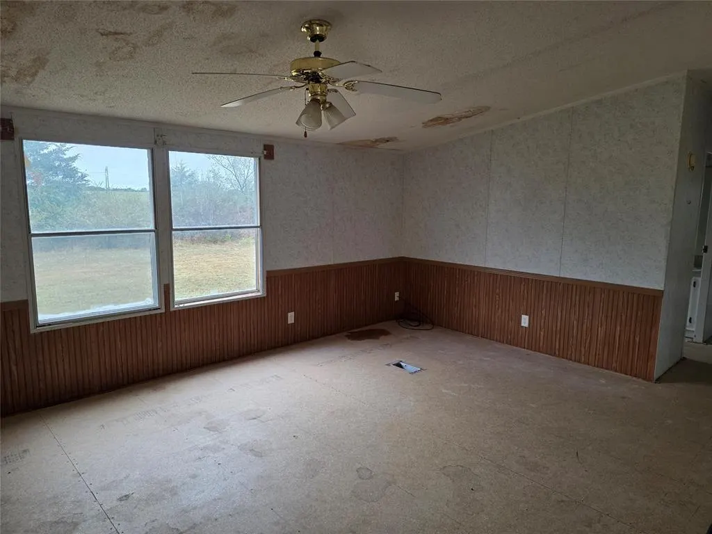 Photo 35 — 619 S Madison Street, Maud, OK 74854