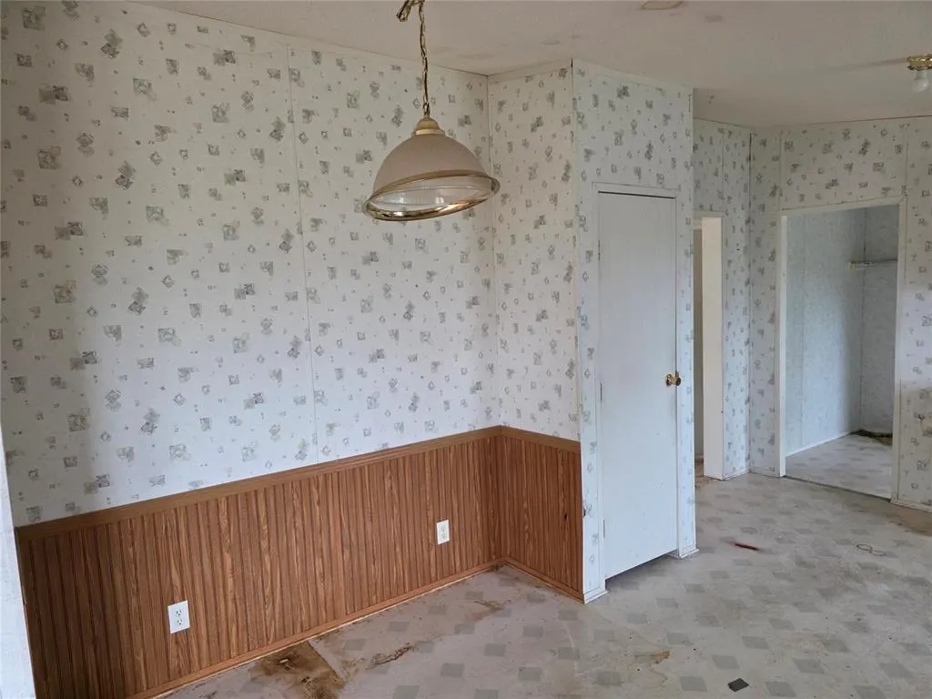 Photo 40 — 619 S Madison Street, Maud, OK 74854