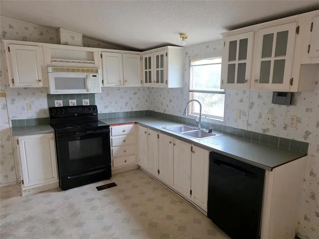 Photo 41 — 619 S Madison Street, Maud, OK 74854