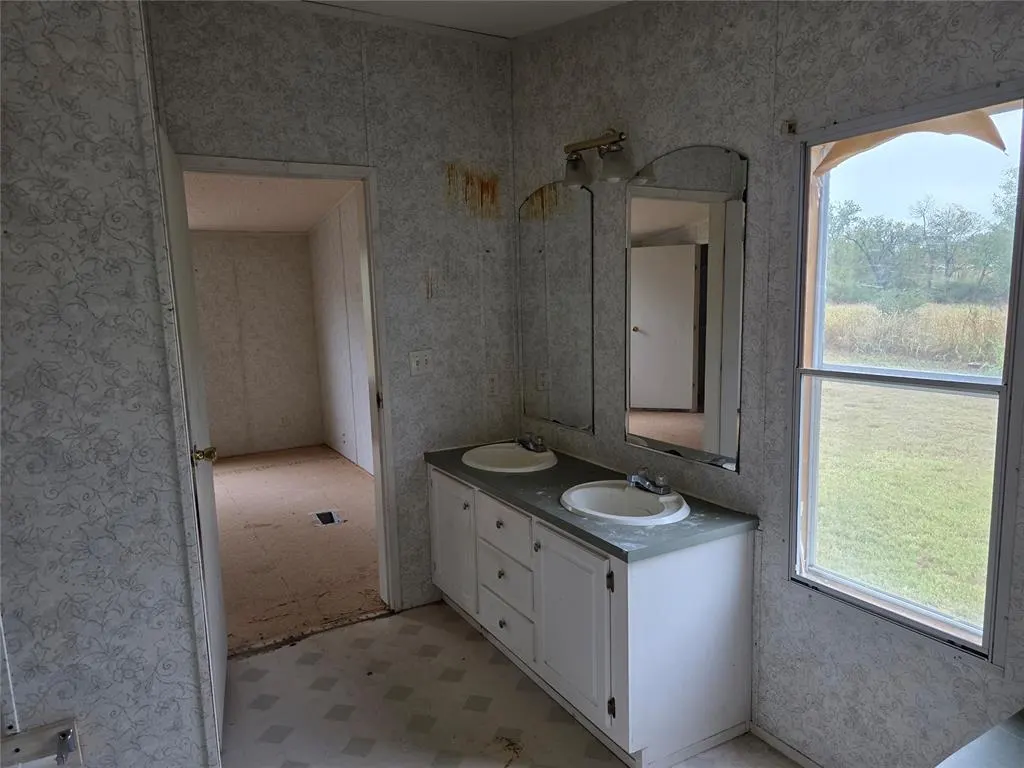 Photo 42 — 619 S Madison Street, Maud, OK 74854