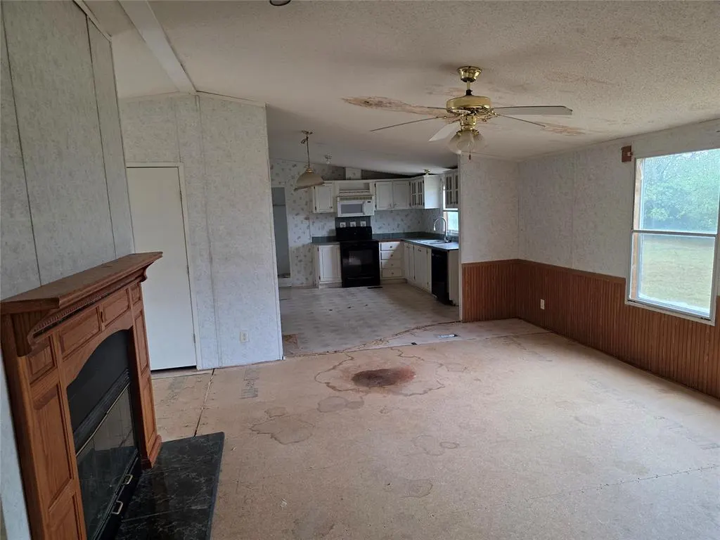 Photo 43 — 619 S Madison Street, Maud, OK 74854