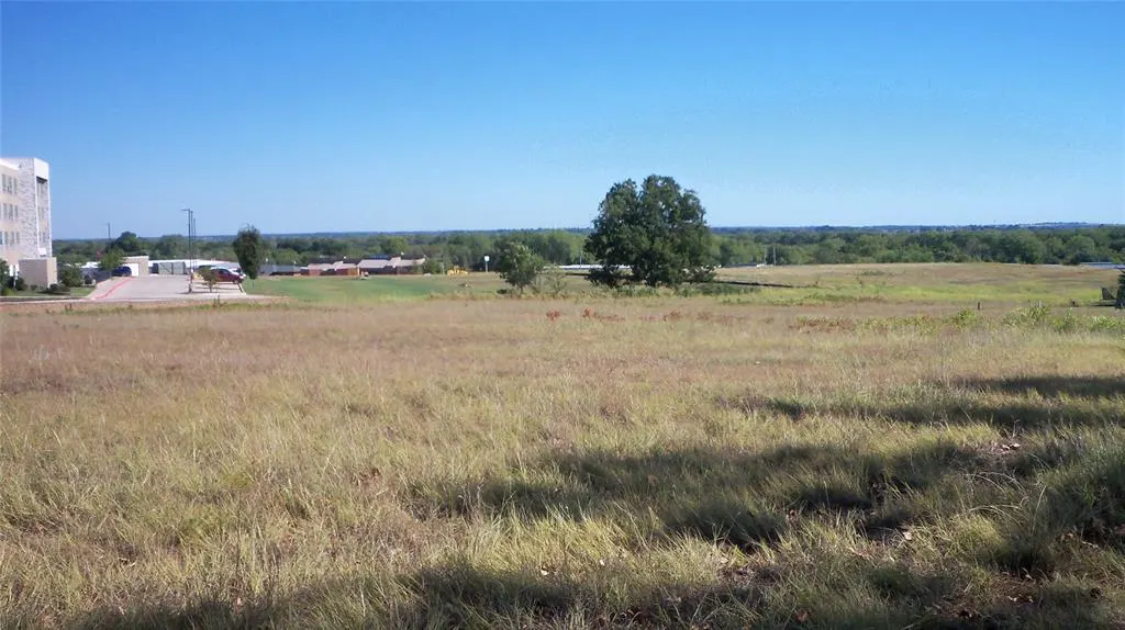 Photo 2 — 2215 S Weedn Boulevard, Purcell, OK 73080