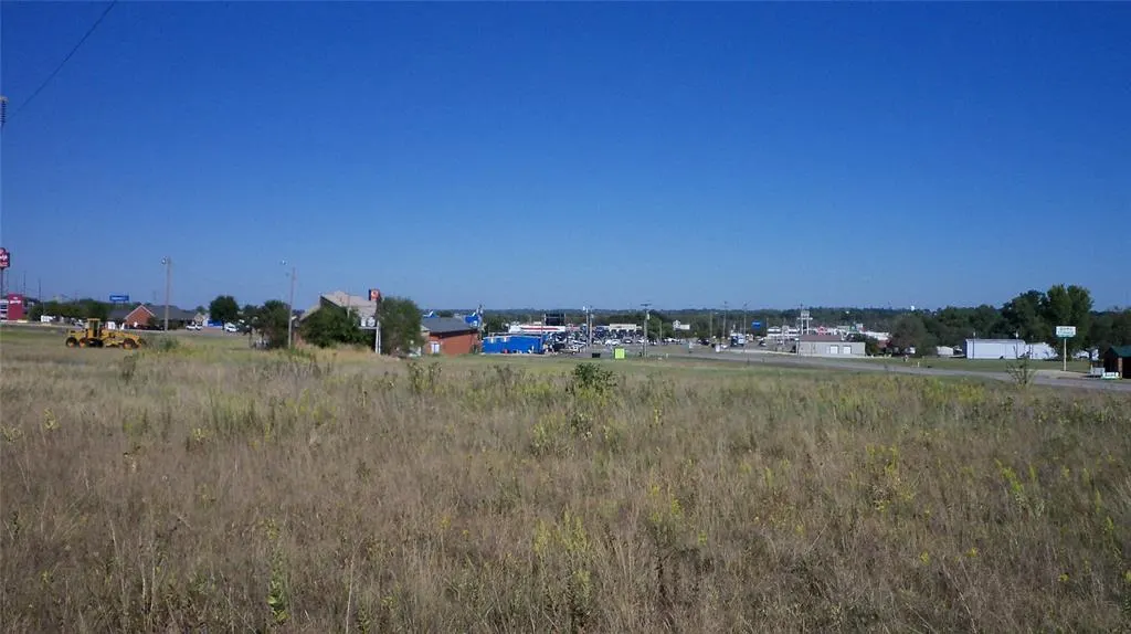 Photo 6 — 2215 S Weedn Boulevard, Purcell, OK 73080