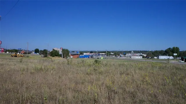 Photo 6 — 2215 S Weedn Boulevard, Purcell, OK 73080