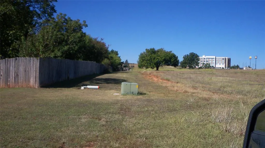 Photo 10 — 2215 S Weedn Boulevard, Purcell, OK 73080