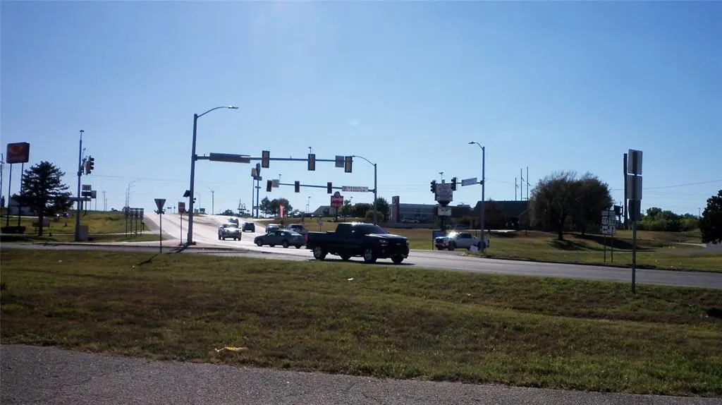 Photo 14 — 2215 S Weedn Boulevard, Purcell, OK 73080