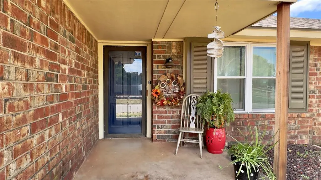 Photo 4 — 1821 Edinburg Drive, Yukon, OK 73099