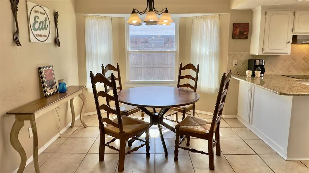 Photo 10 — 1821 Edinburg Drive, Yukon, OK 73099
