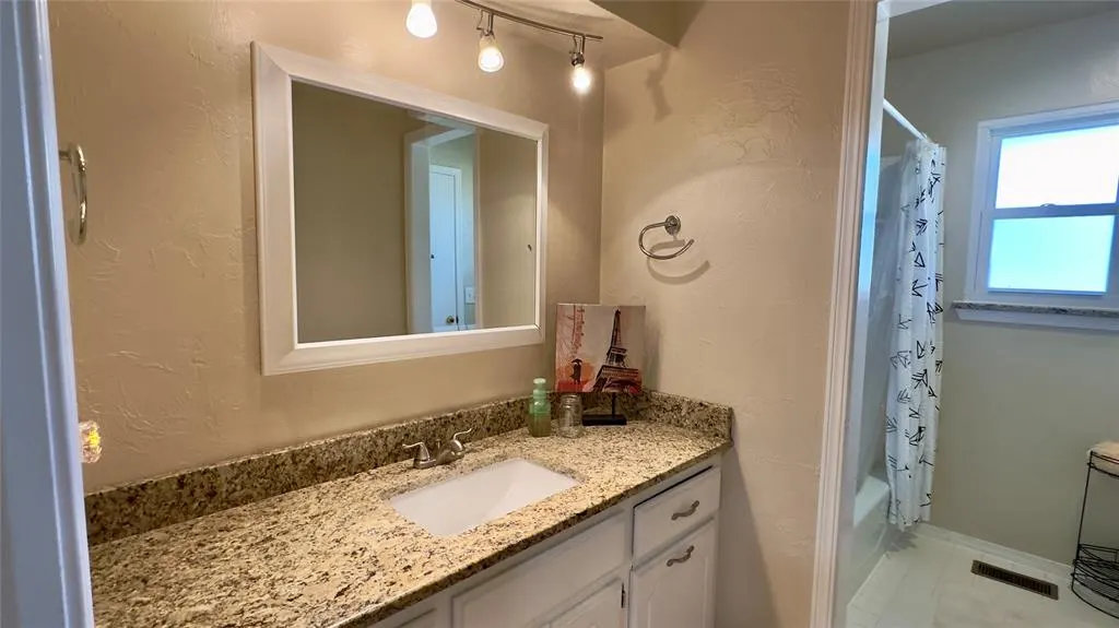 Photo 18 — 1821 Edinburg Drive, Yukon, OK 73099