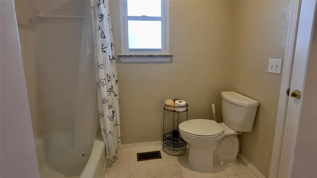 Photo 19 — 1821 Edinburg Drive, Yukon, OK 73099