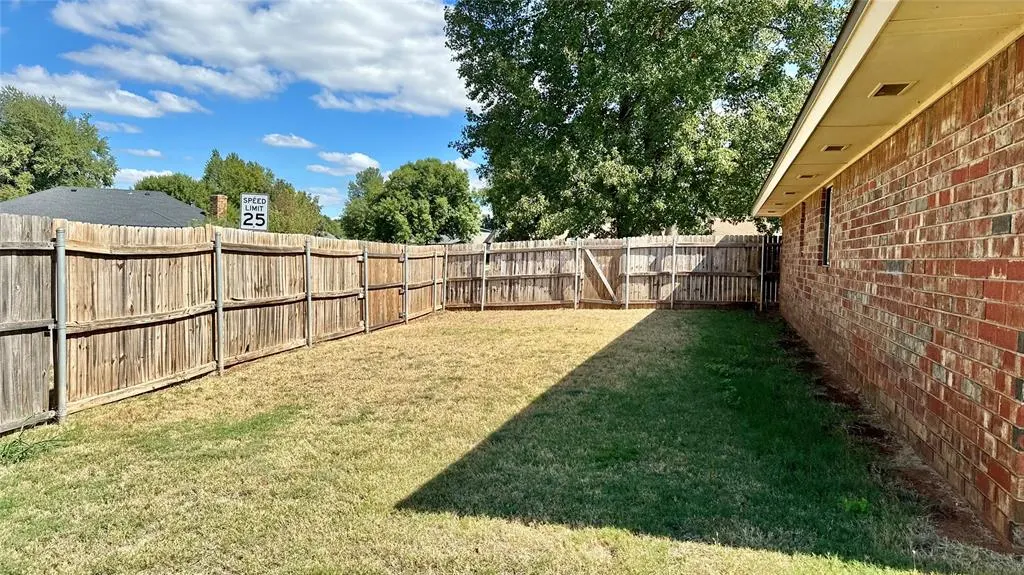 Photo 27 — 1821 Edinburg Drive, Yukon, OK 73099
