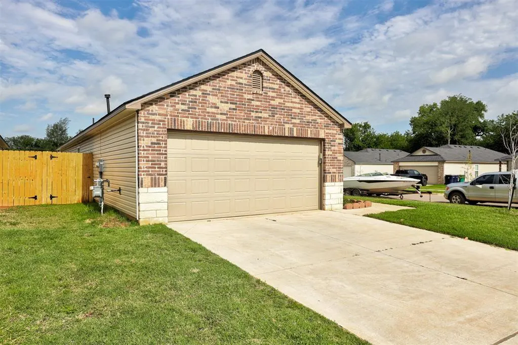 Photo 3 — 3501 Pete Street, Mustang, OK 73064