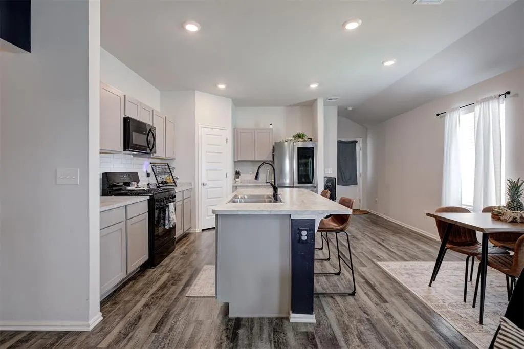 Photo 11 — 3501 Pete Street, Mustang, OK 73064