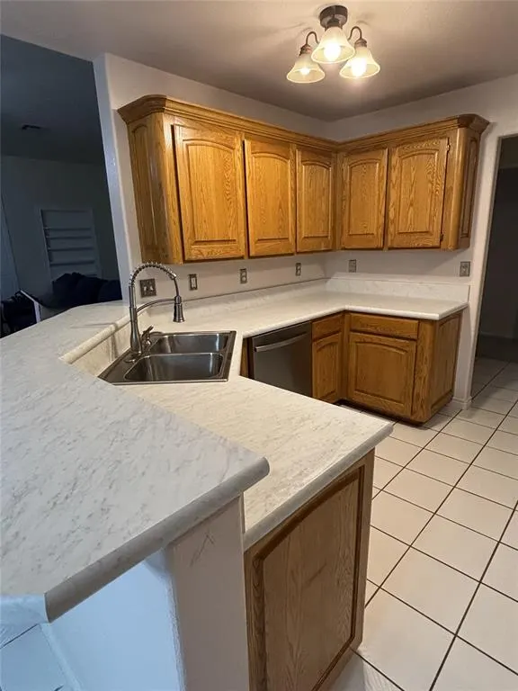Photo 3 — 305 E Sierra Vista Court, Altus, OK 73521