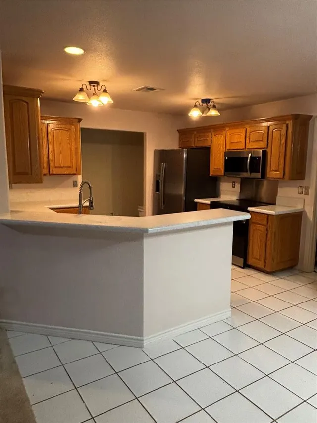 Photo 4 — 305 E Sierra Vista Court, Altus, OK 73521