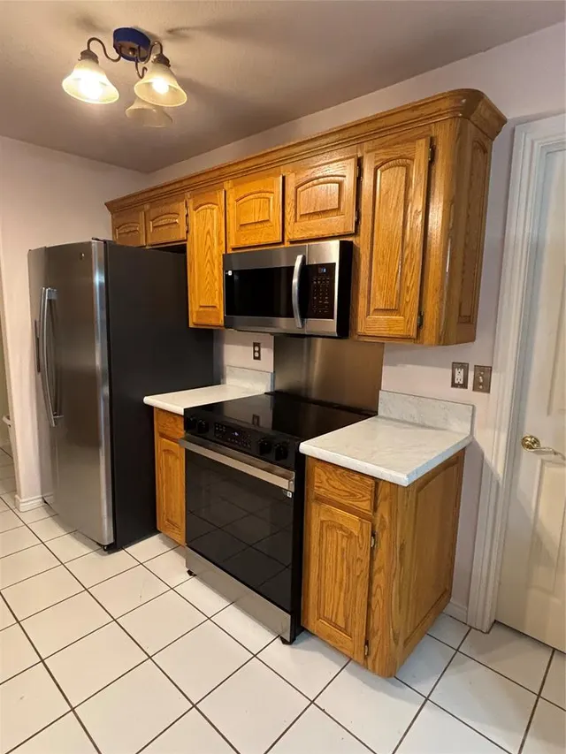 Photo 5 — 305 E Sierra Vista Court, Altus, OK 73521