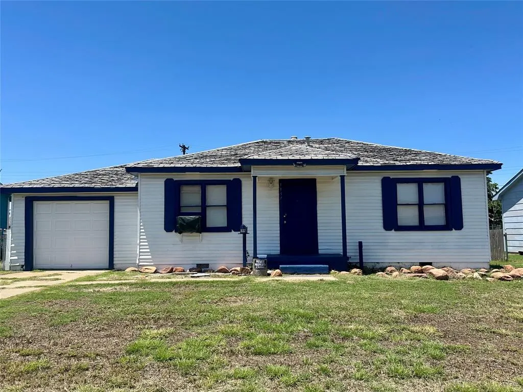 Front exterior — 1137 E Chestnut Street, Altus, OK 73521