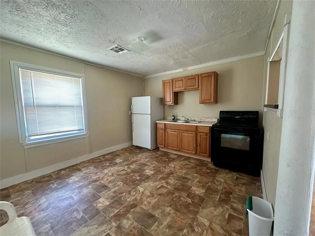 Photo 5 — 1137 E Chestnut Street, Altus, OK 73521