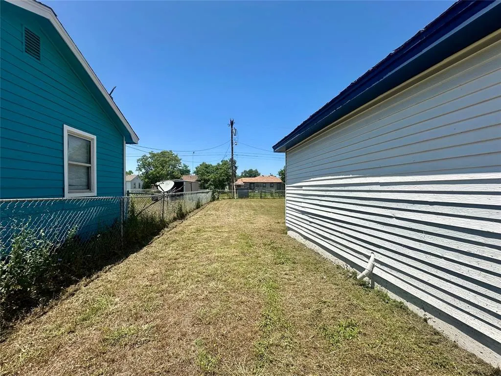 Photo 14 — 1137 E Chestnut Street, Altus, OK 73521