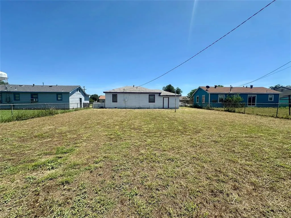 Photo 16 — 1137 E Chestnut Street, Altus, OK 73521