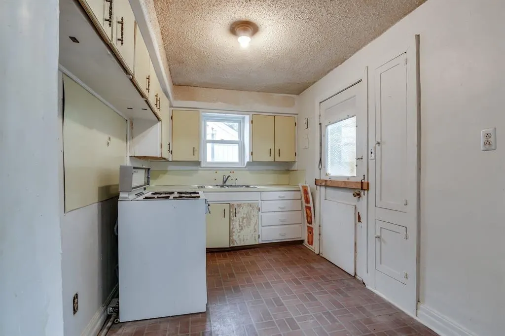 Photo 12 — 2633 NW 24th Street, Oklahoma City, OK 73107