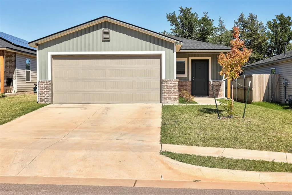 Front exterior — 1302 Guthrie Farms Boulevard, Guthrie, OK 73044