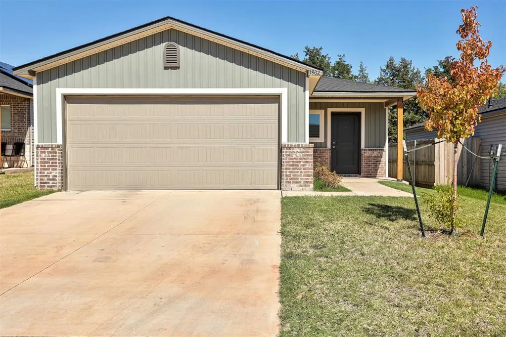 Photo 2 — 1302 Guthrie Farms Boulevard, Guthrie, OK 73044