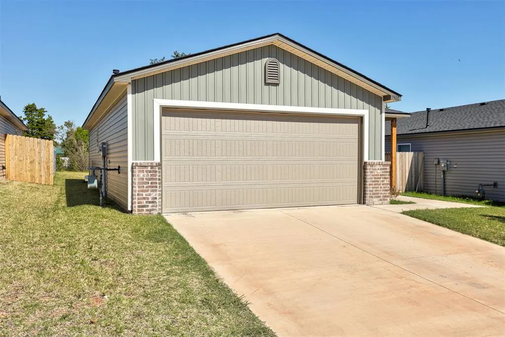 Photo 3 — 1302 Guthrie Farms Boulevard, Guthrie, OK 73044