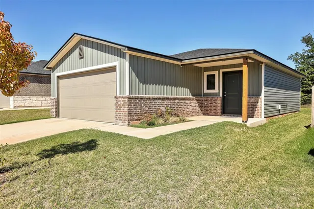 Photo 4 — 1302 Guthrie Farms Boulevard, Guthrie, OK 73044