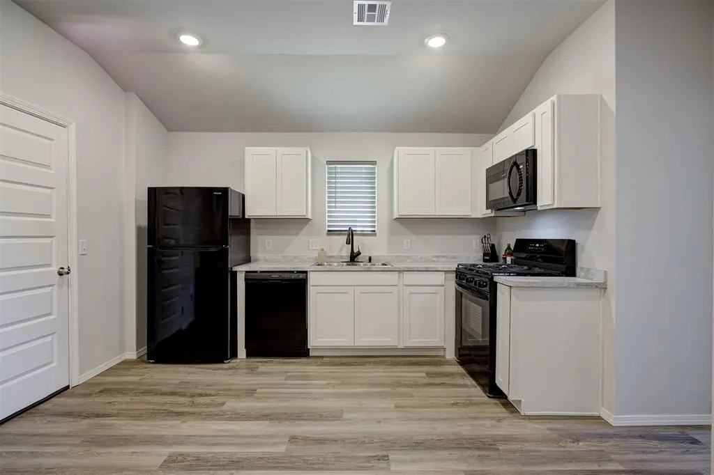 Photo 11 — 1302 Guthrie Farms Boulevard, Guthrie, OK 73044