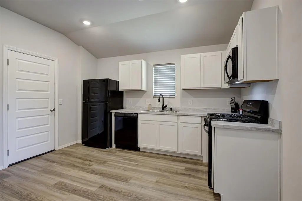 Photo 12 — 1302 Guthrie Farms Boulevard, Guthrie, OK 73044