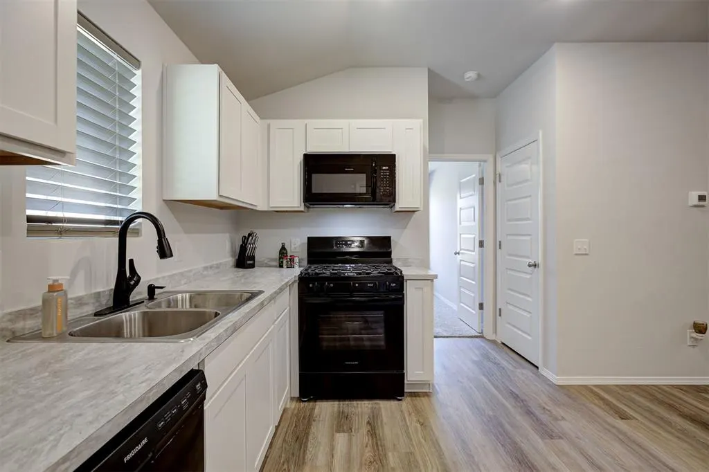 Photo 13 — 1302 Guthrie Farms Boulevard, Guthrie, OK 73044