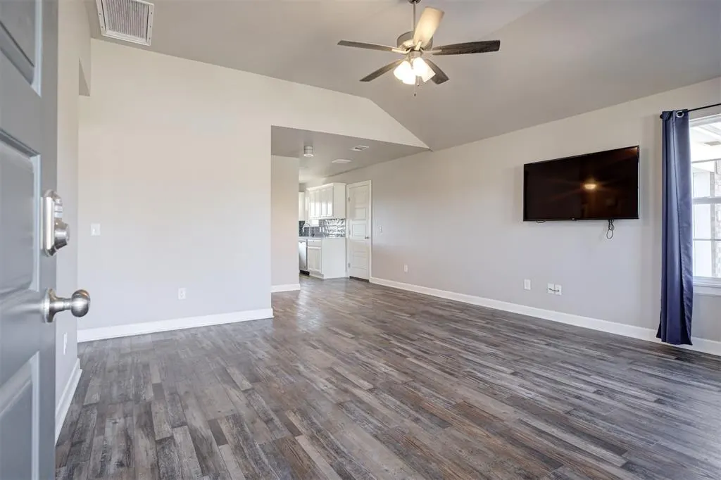 Photo 6 — 12608 NW 3rd Street, Yukon, OK 73099