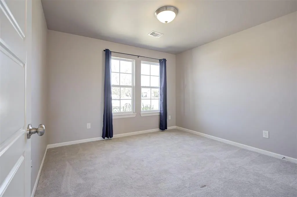 Photo 18 — 12608 NW 3rd Street, Yukon, OK 73099