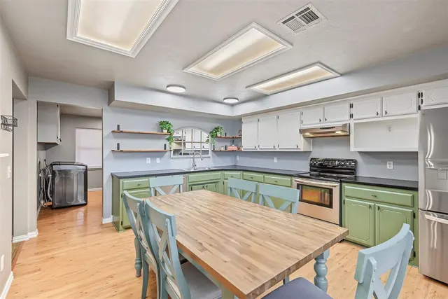 Photo 8 — 207 SW 9th Street, Minco, OK 73059