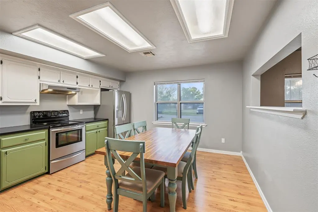 Photo 9 — 207 SW 9th Street, Minco, OK 73059