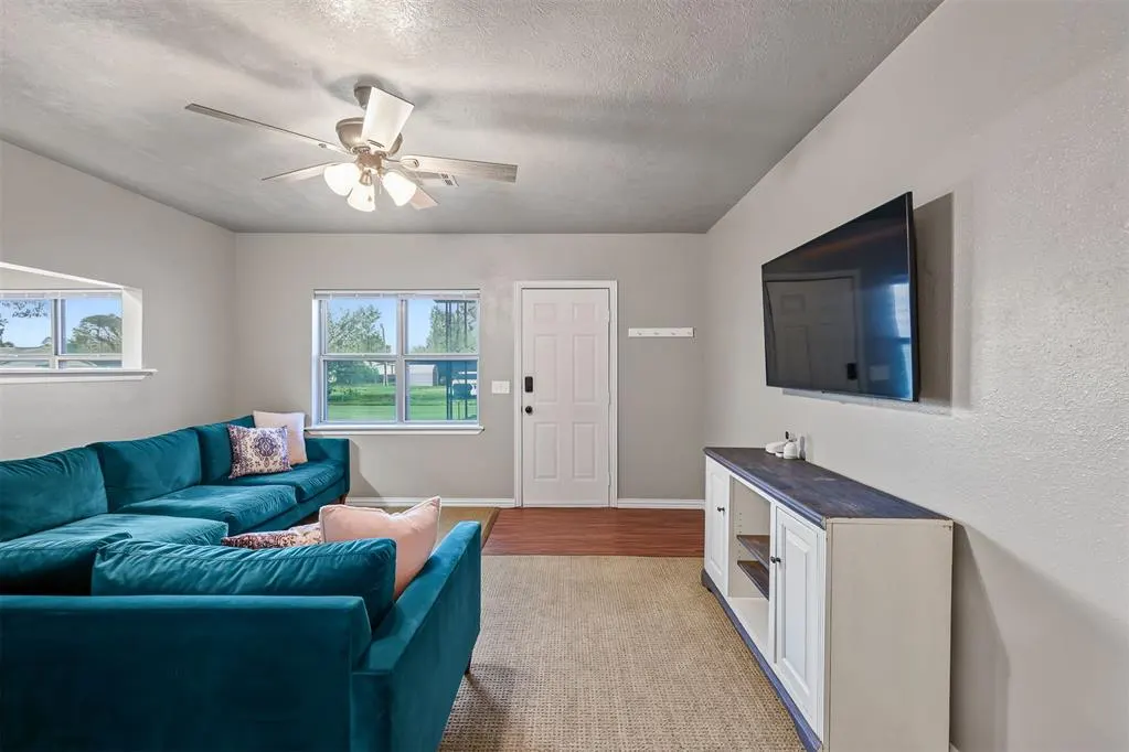 Photo 14 — 207 SW 9th Street, Minco, OK 73059