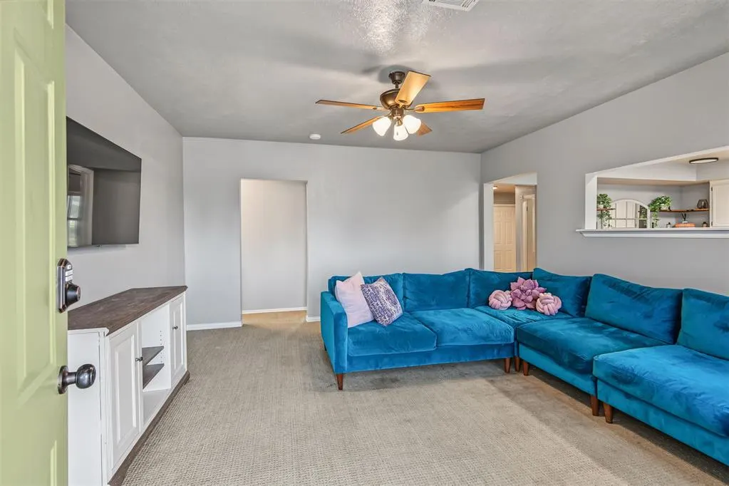 Photo 15 — 207 SW 9th Street, Minco, OK 73059
