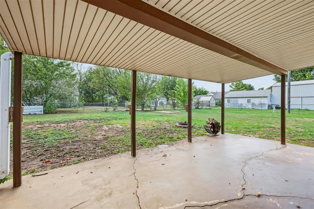 Photo 33 — 207 SW 9th Street, Minco, OK 73059
