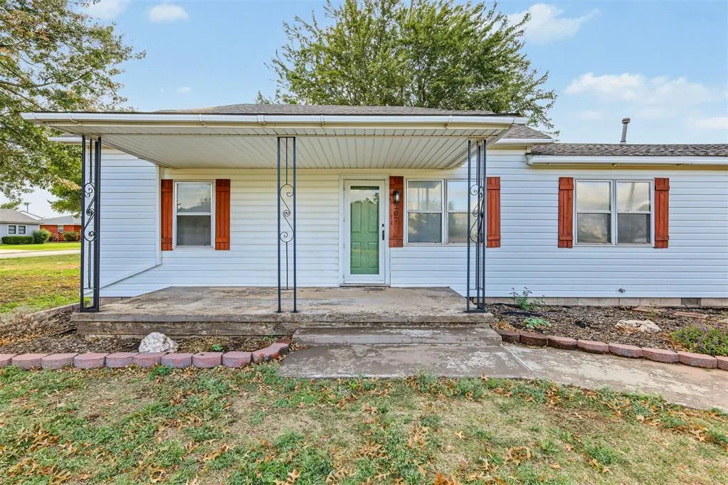 Photo 34 — 207 SW 9th Street, Minco, OK 73059