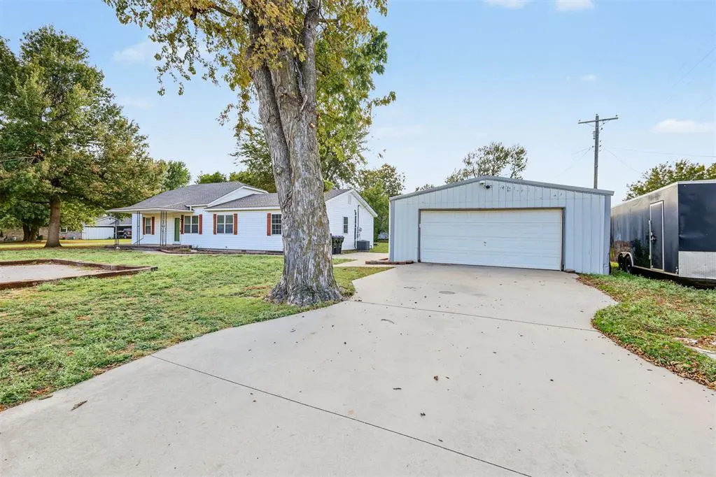 Photo 36 — 207 SW 9th Street, Minco, OK 73059
