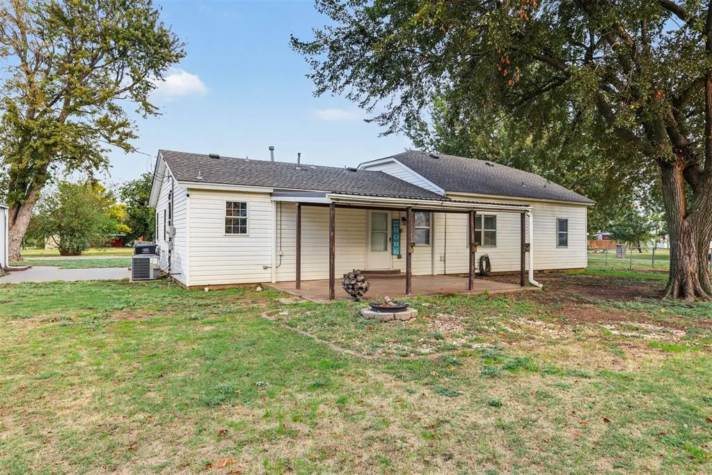 Photo 38 — 207 SW 9th Street, Minco, OK 73059