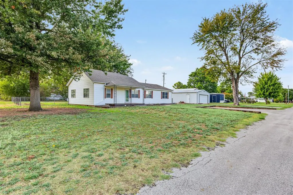 Photo 39 — 207 SW 9th Street, Minco, OK 73059